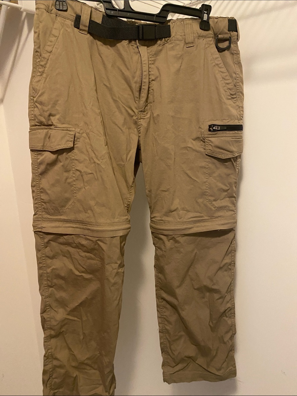 Men's Convertible Cargo Pants in Khaki with Utility Pockets
